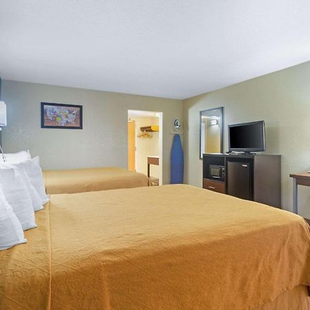 Econo Lodge Inn & Suites Gatlinburg At The Convention Center Kültér fotó