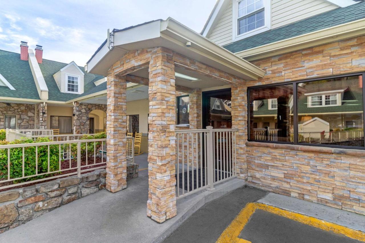Econo Lodge Inn & Suites Gatlinburg At The Convention Center Kültér fotó