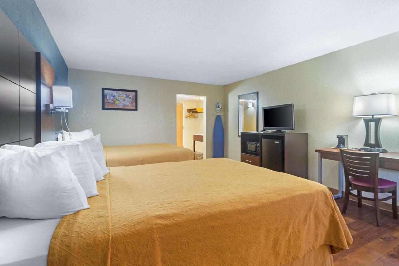 Econo Lodge Inn & Suites Gatlinburg At The Convention Center Kültér fotó