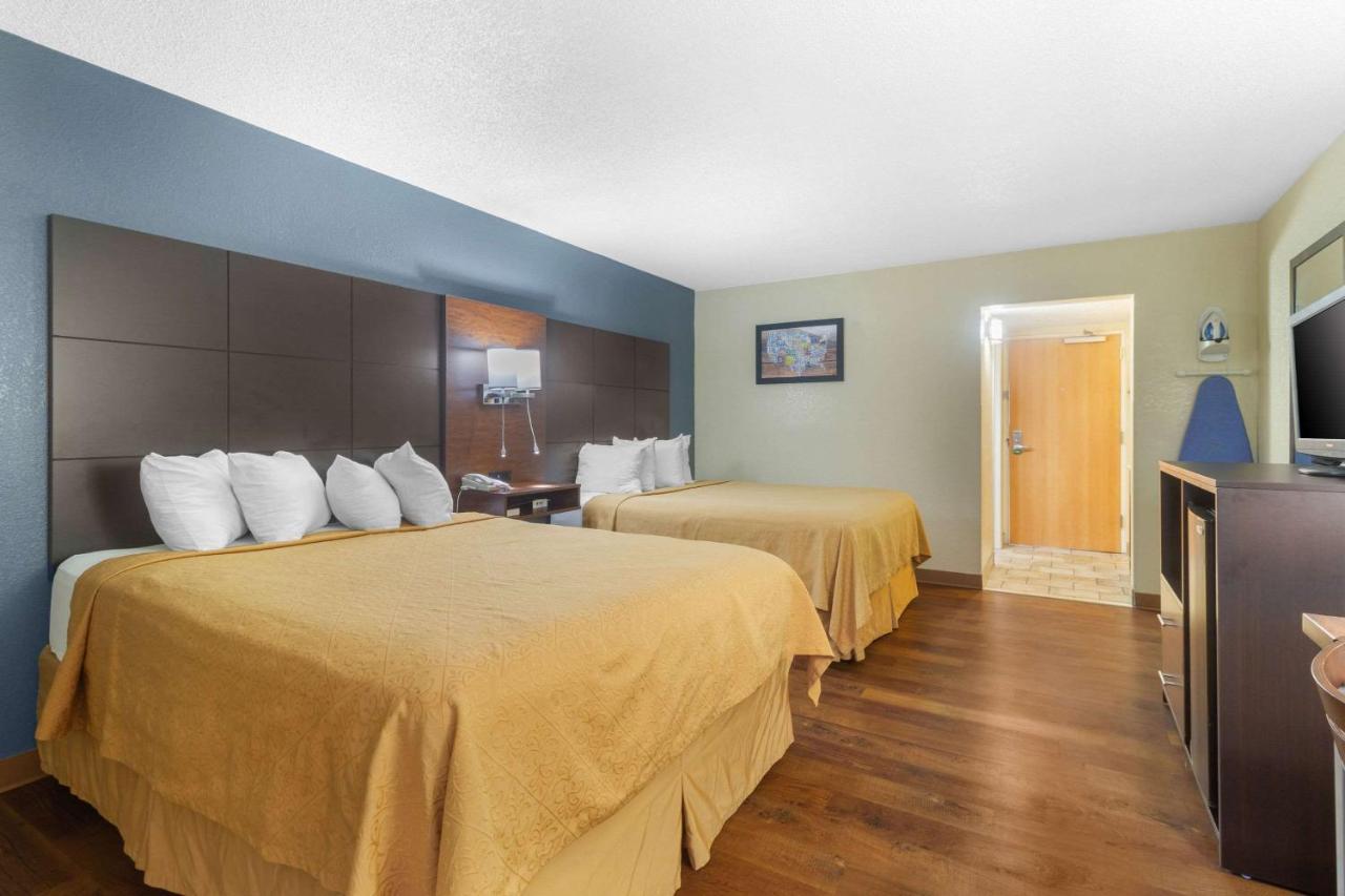 Econo Lodge Inn & Suites Gatlinburg At The Convention Center Kültér fotó