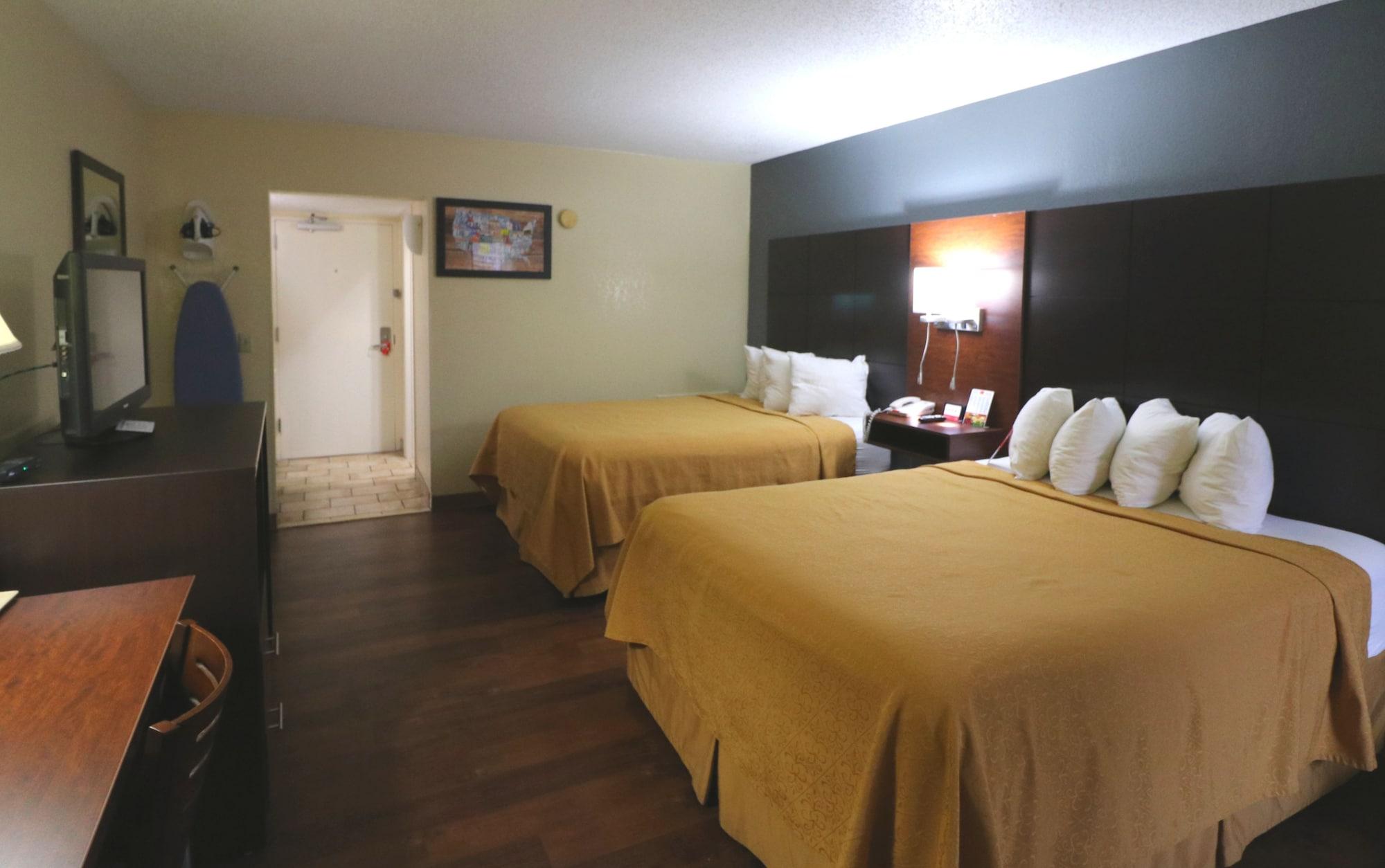 Econo Lodge Inn & Suites Gatlinburg At The Convention Center Kültér fotó
