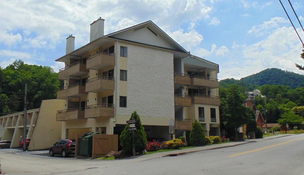 Econo Lodge Inn & Suites Gatlinburg At The Convention Center Kültér fotó