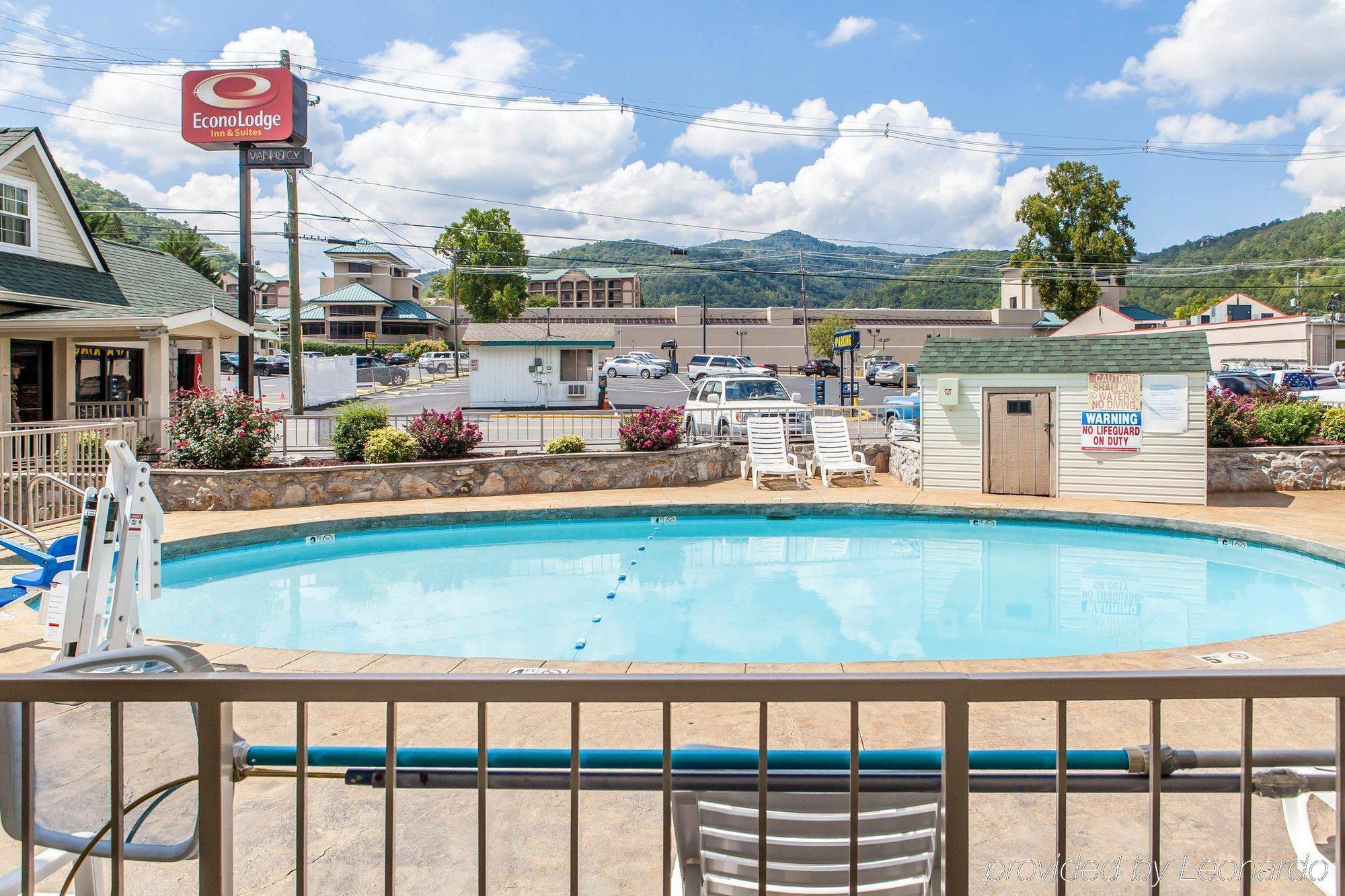Econo Lodge Inn & Suites Gatlinburg At The Convention Center Kültér fotó