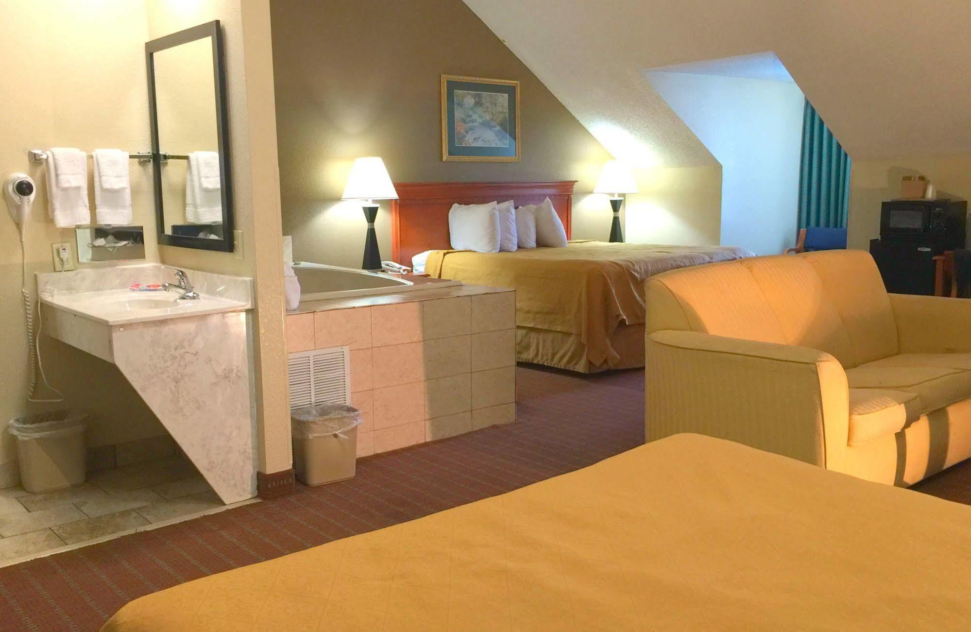 Econo Lodge Inn & Suites Gatlinburg At The Convention Center Kültér fotó