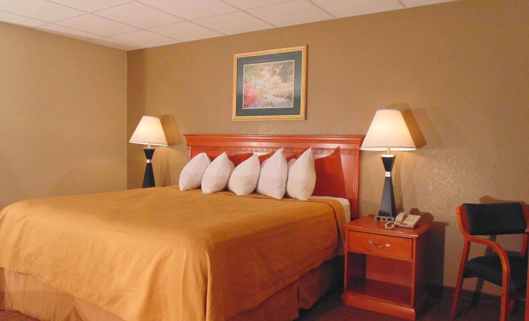 Econo Lodge Inn & Suites Gatlinburg At The Convention Center Kültér fotó