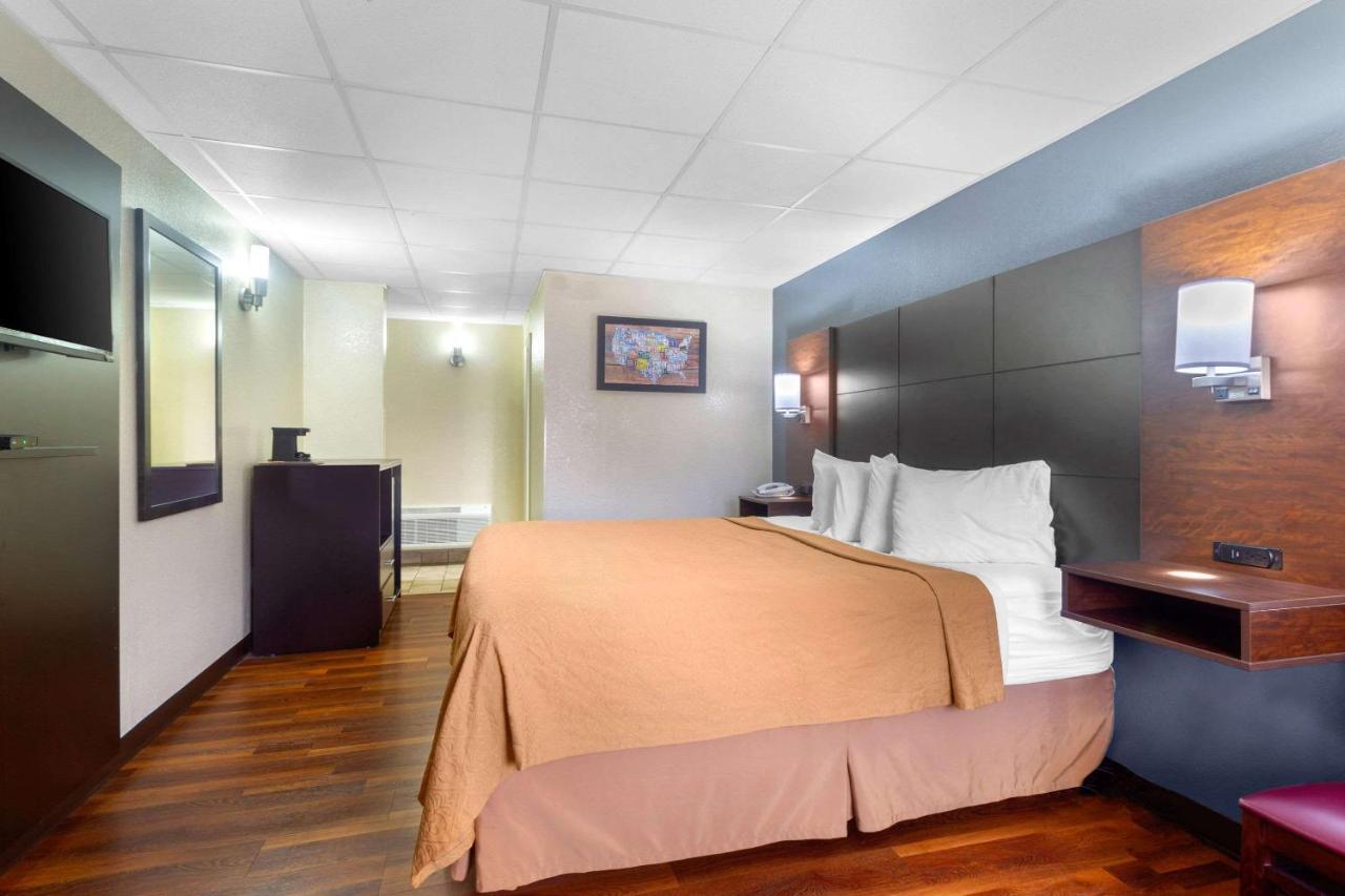 Econo Lodge Inn & Suites Gatlinburg At The Convention Center Kültér fotó
